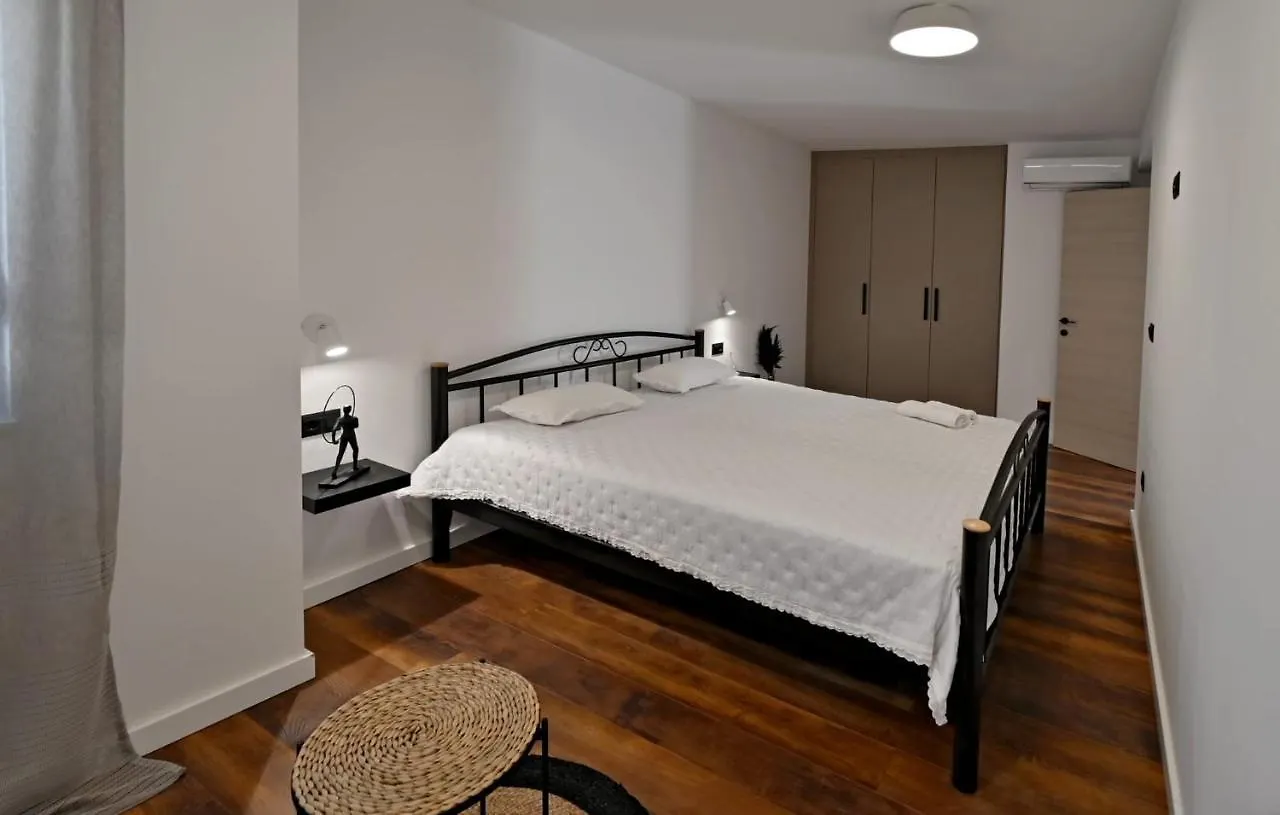 Historic Village Apartments Slatine 0*,