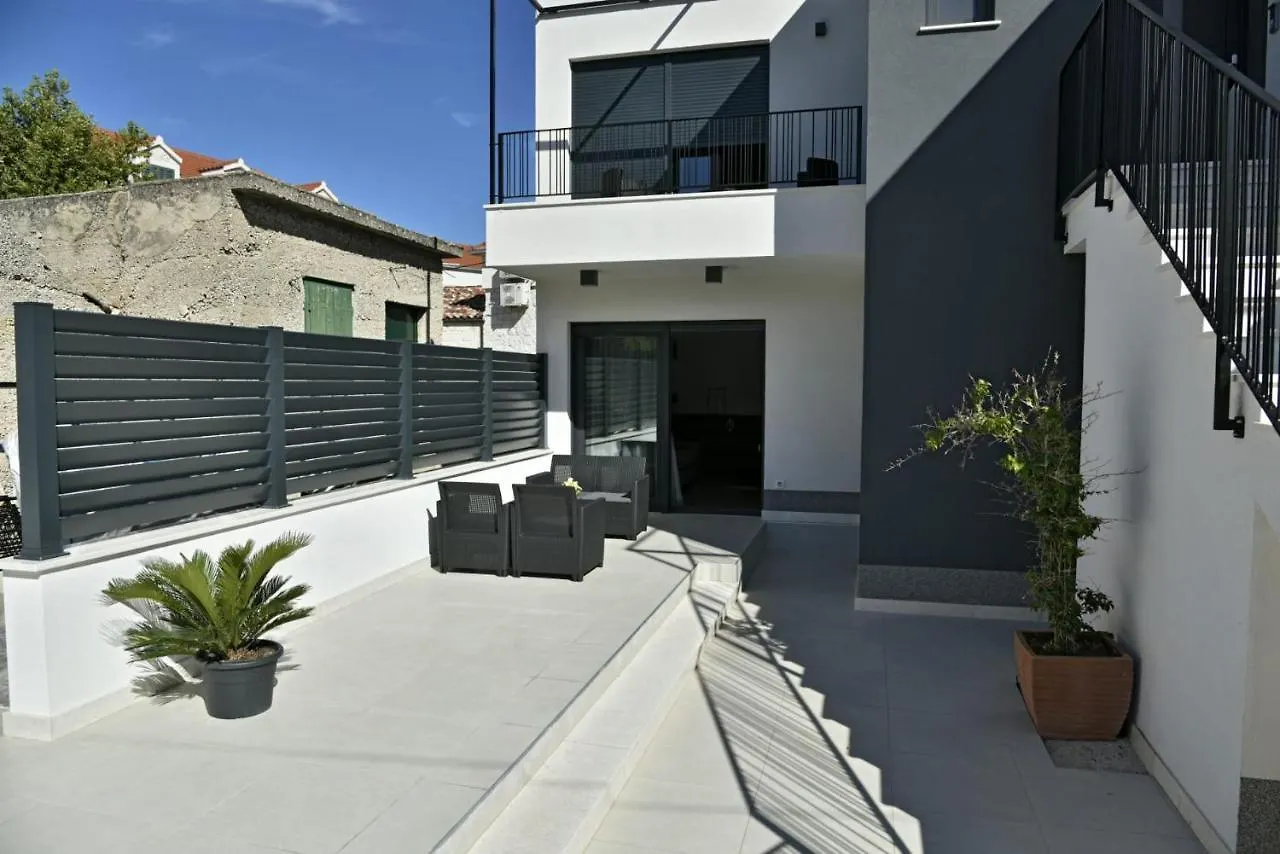 Historic Village Apartments Slatine