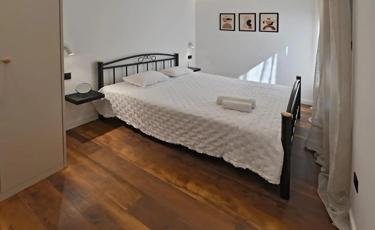 Historic Village Apartments Slatine