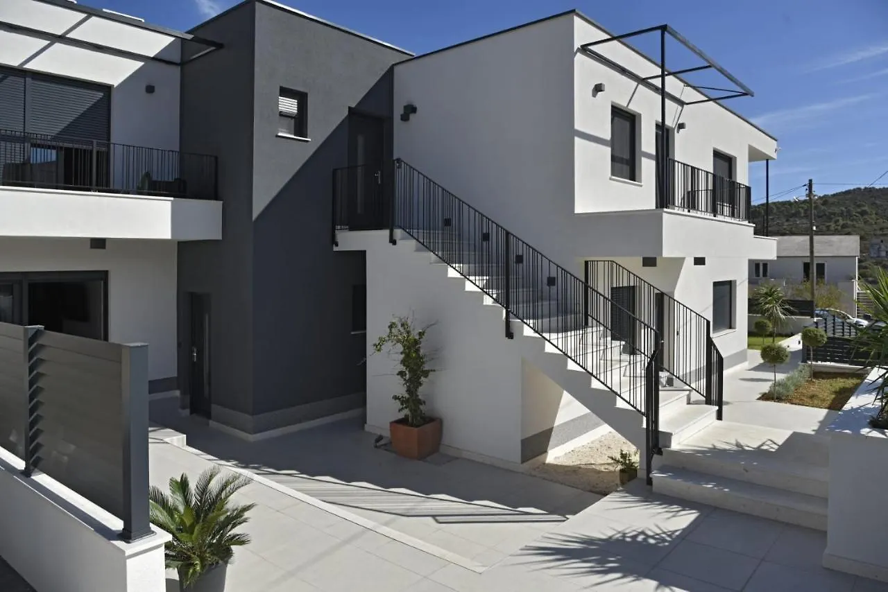 Historic Village Apartments Slatine
