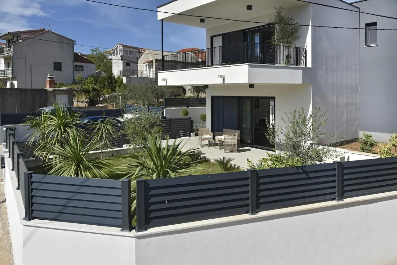 Historic Village Apartments Slatine