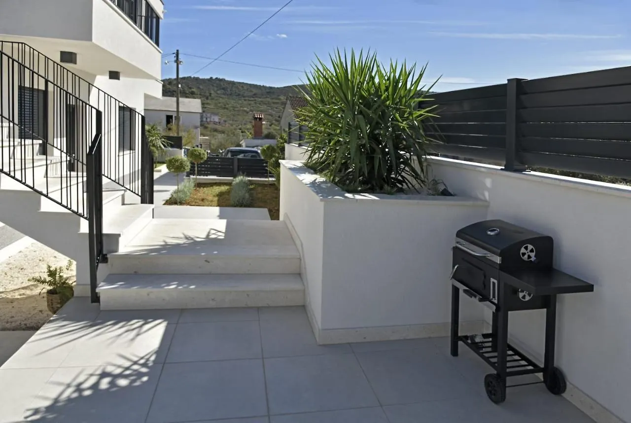 Historic Village Apartments Slatine