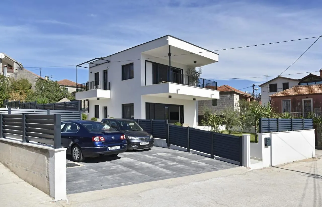 Historic Village Apartments Slatine Croatia