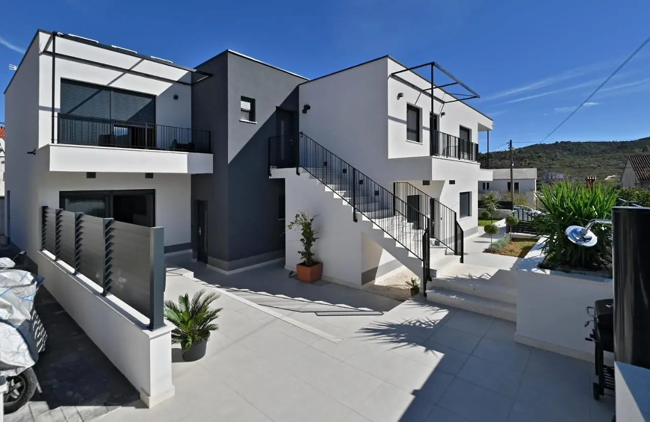Historic Village Apartments Slatine