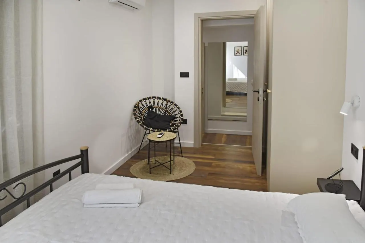 Historic Village Apartments Slatine 0*,